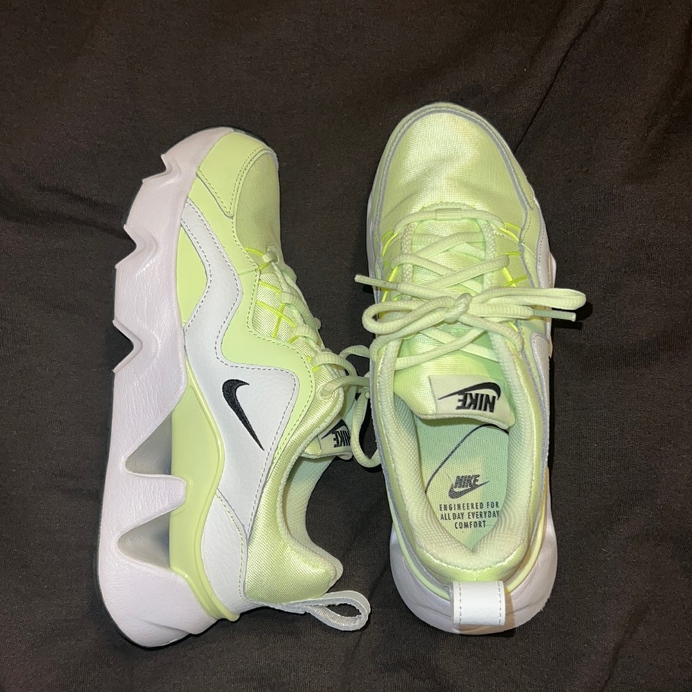Nike RYZ 365 Barely Volt